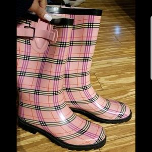 Pink plaid rain boots size 7 in like new condition